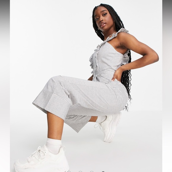 Missguided jumpsuit with frill front in stripe *LIGHT BROWN* - Picture 4 of 7